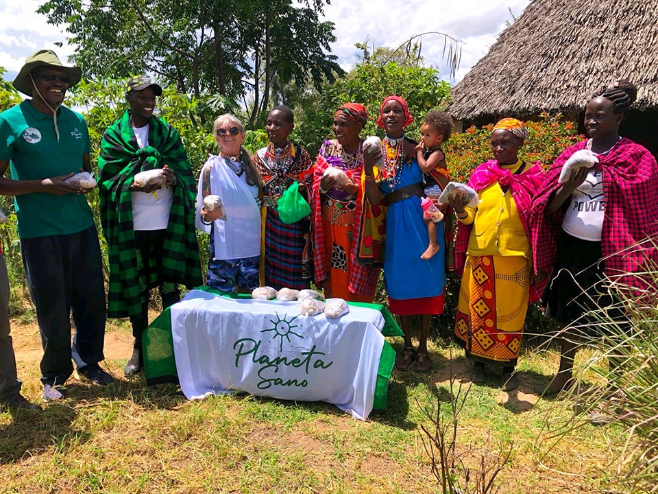 Masai cultural exchange experience with Finca Planeta Sano
